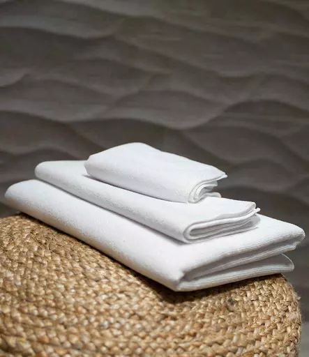 TC16%20WHI%20MODEL%201%20HERO.jpg?