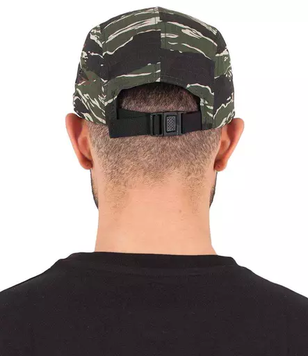 F7005%20CMF%20MODEL%202.jpg?