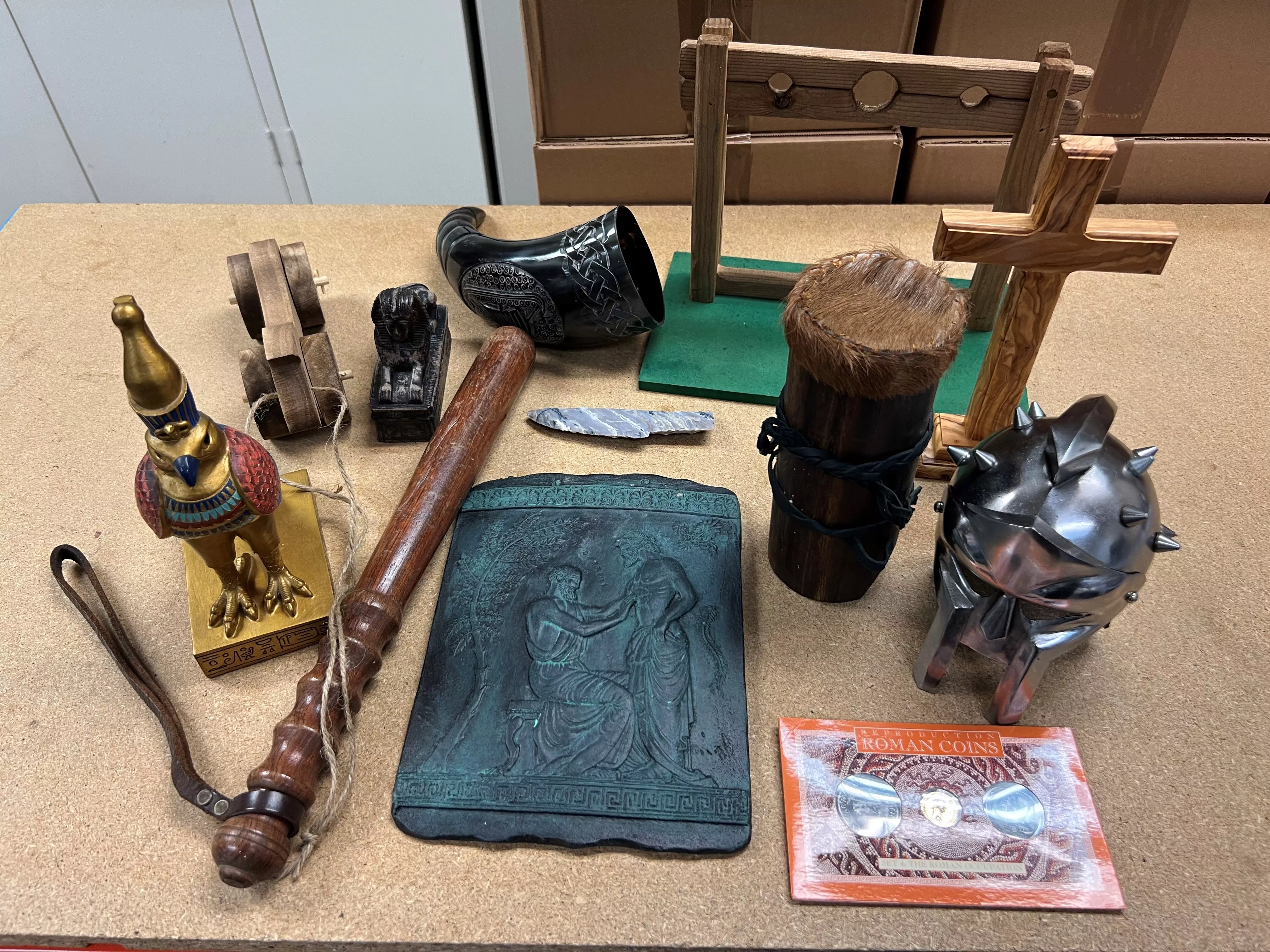                                                                                              Why use artefacts to teach in schools?
