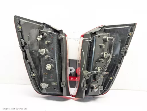 24f6a4a6-84ea-422a-8308-0f82ef7ea816.jpeg?