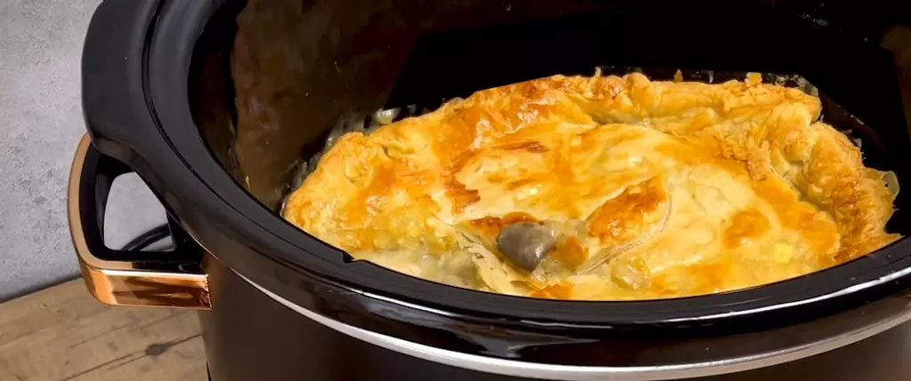 Slow Cooker Creamy Chicken and Mushroom Pie