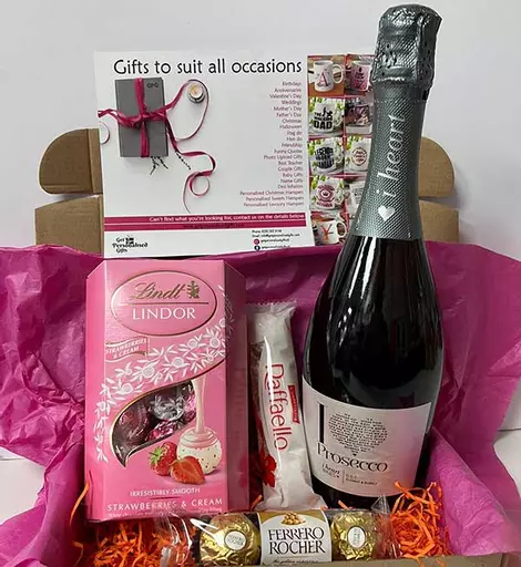 I-Heart-Prosecco-and-Lindor-and-Ferrero-Rocher-Hamper-18.jpg