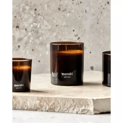 *Scented candle, Warm tonka