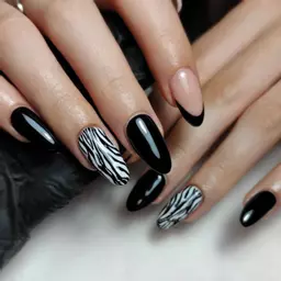 Black Nails Model 3.png