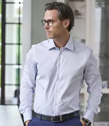 T4021%20LBL%20MODEL%201%20HERO.jpg?