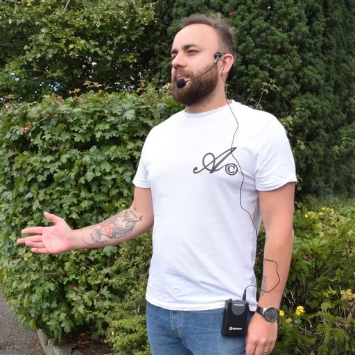 1697883456-48765100.jpg?