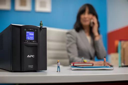 APC SMC1500IC uninterruptible power supply (UPS) Line-Interactive 1.5 kVA 900 W 8 AC outlet(s)