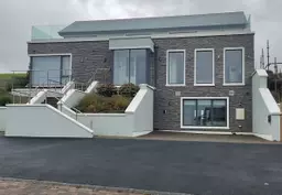 Lahinch, Co Clare, V95 P5X4.jpg