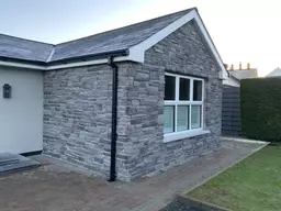 Stacked Ledgestone M+ 20 stone porch 