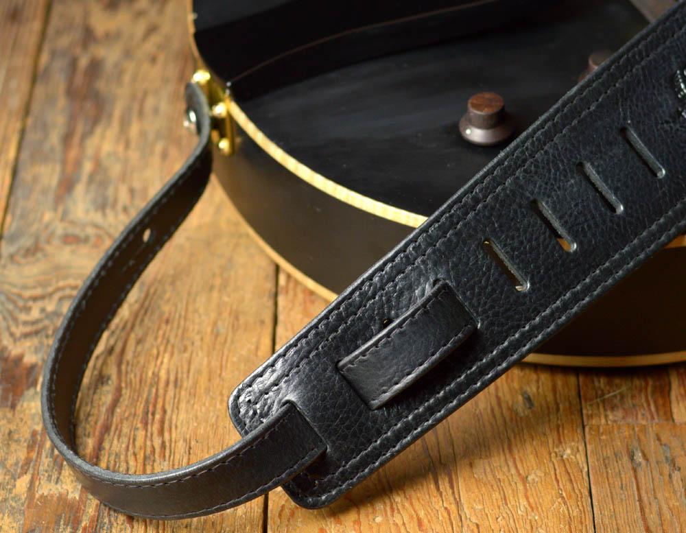 Making a simple leather guitar strap 