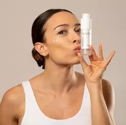 3799 Mela Bright Serum (5).png